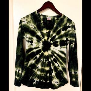 Green and white tie-died long sleeve shirt with adjoining front pocket.